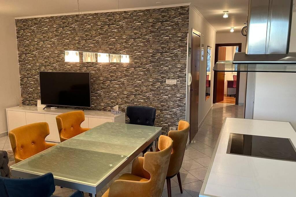 Apartment With Big Terrace Leon 斯普利特 外观 照片
